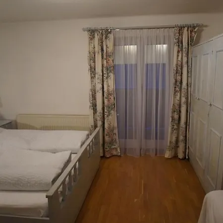 Bed and Breakfast Haus Senoner 4*